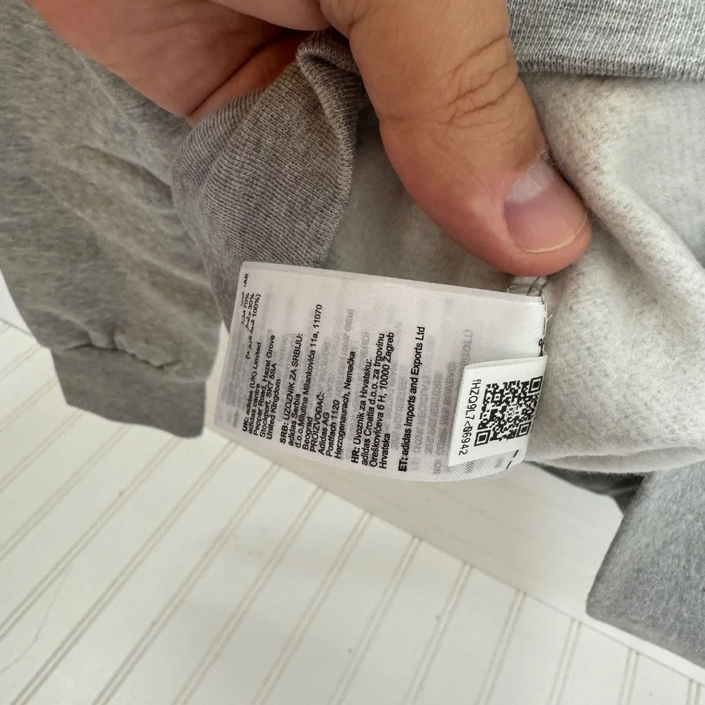NEW Feelcozy HD Adidas Sweatshirt Medium